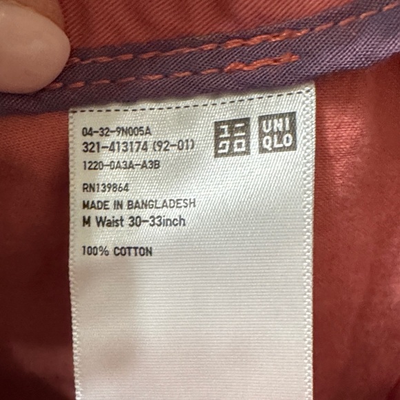 Uniqlo Men's Flat Front Shorts in Salmon - Picture 3 of 5
